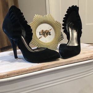 Carlos Santana Black Suede Pumps